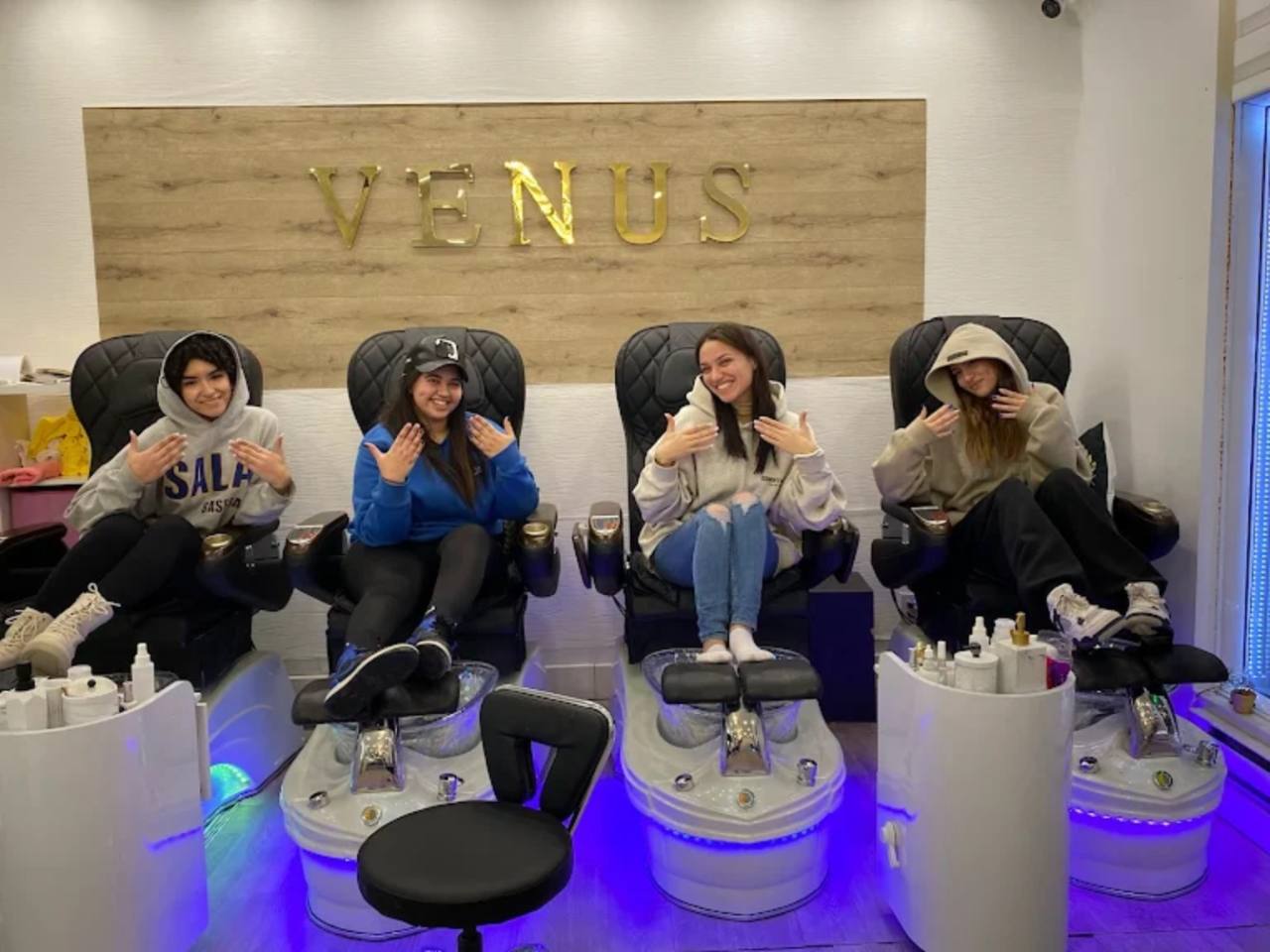 Pedicure station inside Ongles Venus.