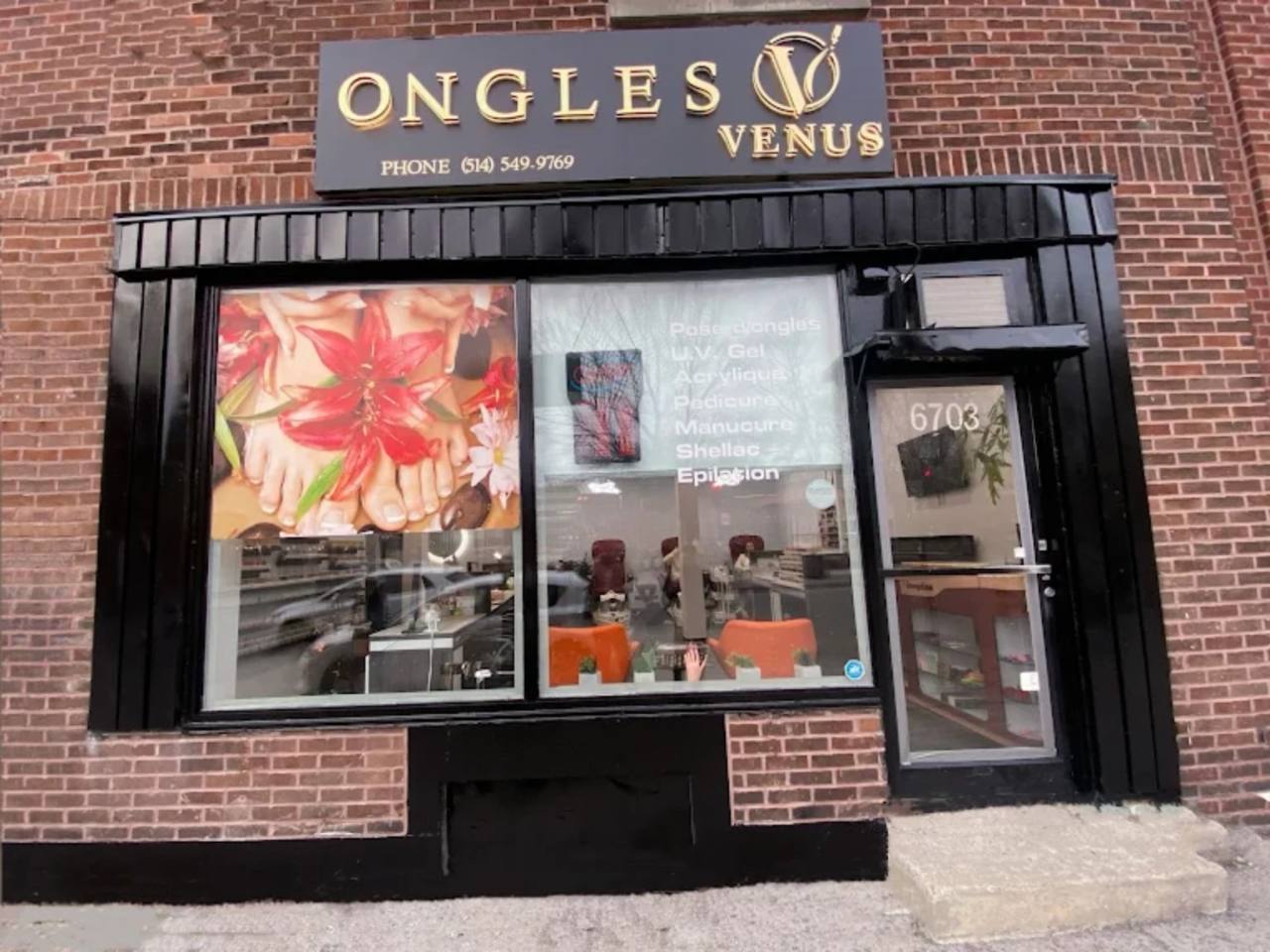 Ongles Venus storefront on St-Laurent Boulevard.